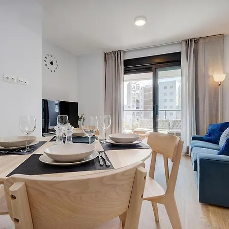 Charming 2 Bedroom Flat In * Εστεπόνα