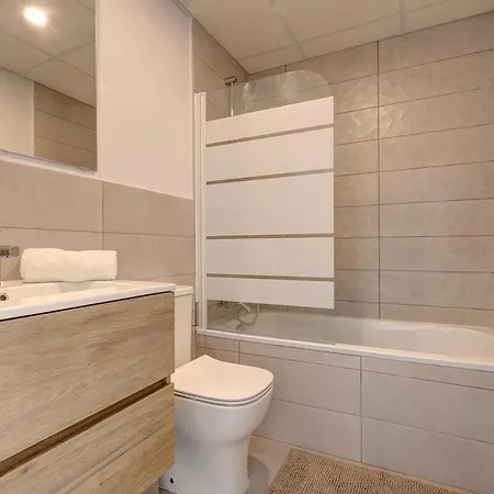 Charming 2 Bedroom Flat In Appartement Estepona